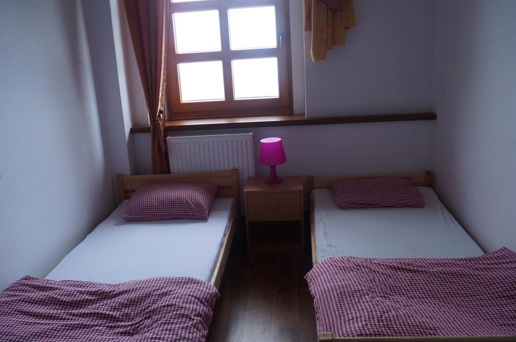 Schronisko Pttk Hala Szrenicka Hostel Szklarska Poreba Bilik gambar