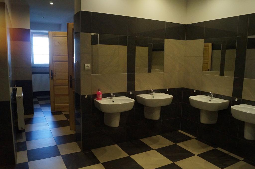 Schronisko Pttk Hala Szrenicka Hostel Szklarska Poreba Bilik gambar